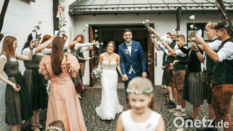 Das Jawort gaben sich Nina und Philip Günter in Langquaid in Niederbayern. Bild: Carmen Kirchner