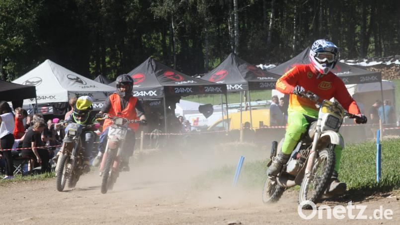 Der Fahrer des "Gratler-Racing-Teams" aus Schlammersdorf (rechts) ließ die Konkurrenz deutlich hinter sich. Bild: Rudolf Hirsch