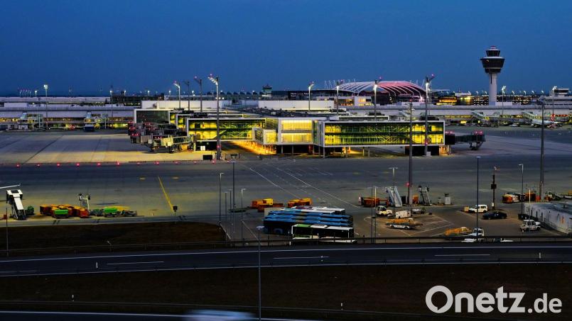 Zeitweise durfte am Sonntag kein Flugzeug am Münchner Flughafen abheben. (Archivbild) Bild: Malin Wunderlich/dpa