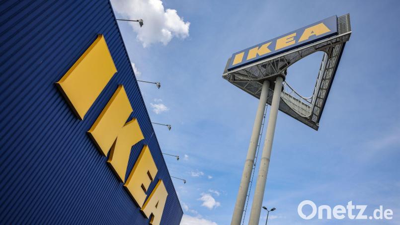 Ein bekanntes Logo: Der Möbelriese Ikea. (Archivbild) Bild: Oliver Berg/dpa