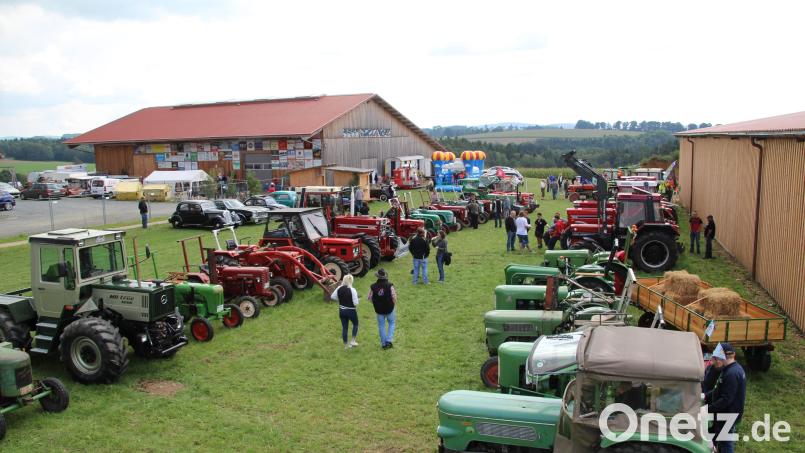 Der Wurzer O’Schnitt findet immer am ersten Septemberwochenende statt. Auch die Oldtimer-Schau mit Ausfahrt gehört traditionell dazu. Archivbild: Tom Kreuzer