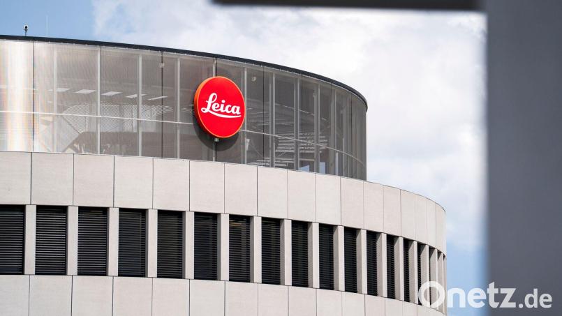 Neben der schwierigen weltwirtschaftlichen Entwicklung haben auch verschärfte Zollregelungen Leica im vergangenen Geschäftsjahr zu schaffen gemacht. (Archivbild) Bild: Andreas Arnold/dpa
