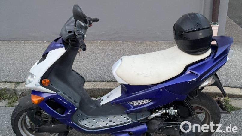 Ein 15-Jähriger soll sich in Schwandorf mit einem Roller einer Polizeikontrolle entzogen haben. Symbolbild: PI Schwandorf, PHM Rösch