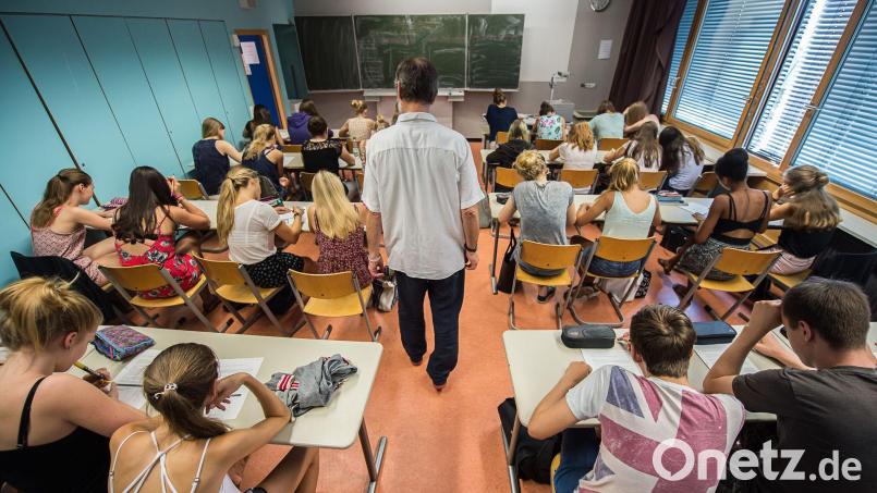 Für Pisa 2025 wurden 6.700 Schülerinnen und Schüler im Alter von 15 Jahren getestet. (Symbolbild) Bild: picture alliance / dpa