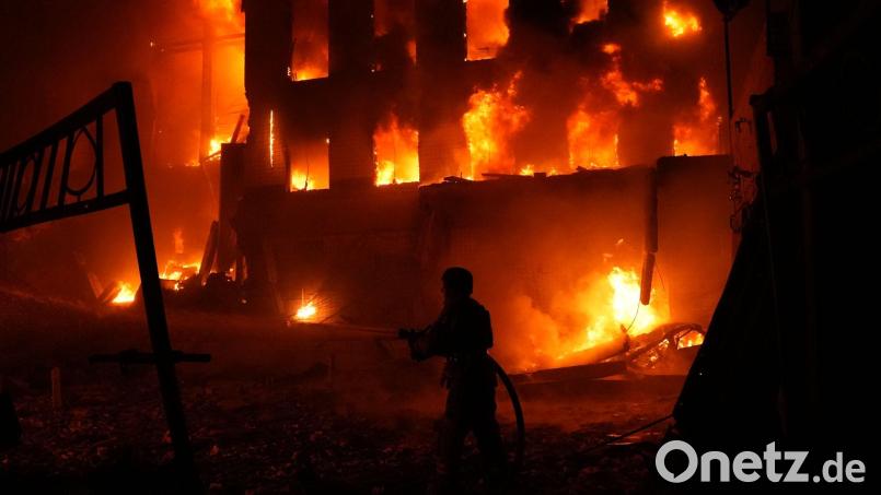 Wie so oft wurde Kiew auch diesmal wieder in der Nacht attackiert. Bild: Alex Babenko/AP/dpa
