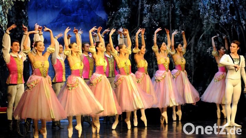Die romantische Inszenierung Schwanensee im ACC überzeugt mit hochwertigem Tanz, üppigen Bildern und einer für die Ewigkeit bestimmten Musik. Bild: Stephan Huber
