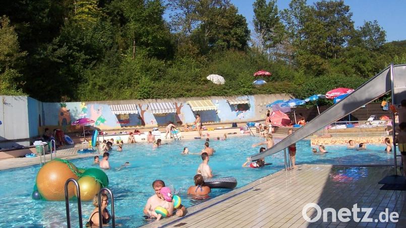 Der Eintritt ins Hirschbacher Bad wird etwas teurer im Sommer 2019. Das hat der Gemeinderat in seiner jüngsten Sitzung entschieden. Bild: rrd