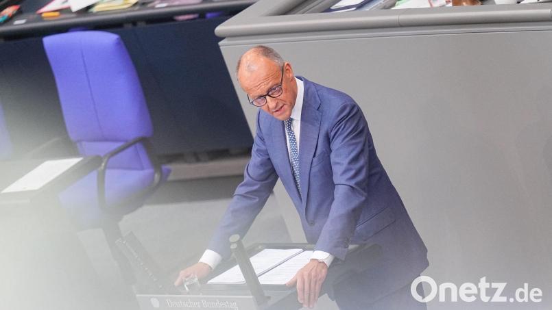 „Nirgendwo in Deutschland werden Sie mit dieser Politik die Mehrheit bekommen“, sagte der Kanzler an die Adresse der AfD. Bild: Michael Kappeler/dpa