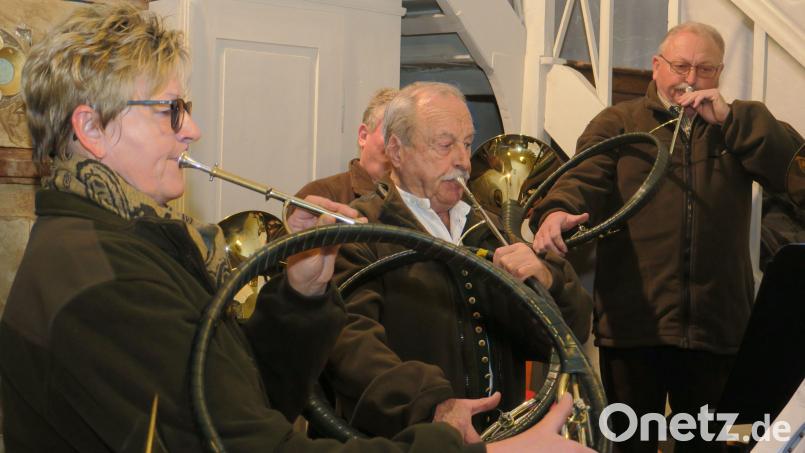 Die Bläsergruppe des Jägervereins St. Hubertus gestaltete die jagdliche Adventsfeier in der Nikolauskirche in Pittersberg. Bild: Hirsch