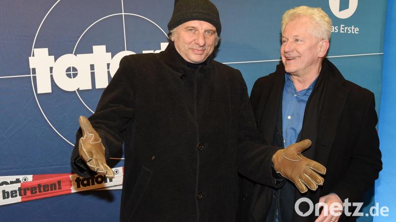 ARCHIV - Die Schauspieler Udo Wachtveitl (alias Kommissar Leitmayr, l) und Miroslav Nemec (alias Kommissar Batic) kommen zur Premiere des Jubiläums-Tatorts mit dem Titel «Mia san jetz da wo's weh tut» am 14.03.2016 in München (Bayern). Foto: Tobias Hase/dpa (zu dpa-Korr «Da wo's weh tut» - Münchner «Tatort»-Team feiert Jubiläum» vom 01.04.2016) +++(c) dpa - Bildfunk+++ | Verwendung weltweit Bild: Tobias Hase/dpa