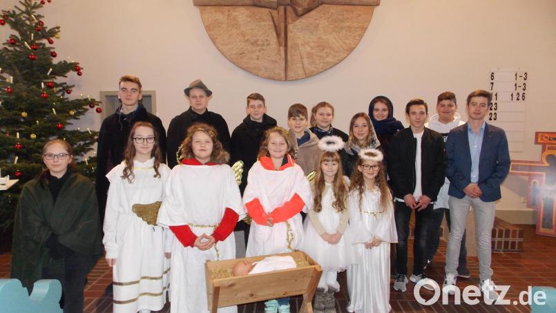 Das Krippenspiel in der evangelischen Michaelskirche in Grafenwöhr wurde erstmals von Konfirmanden aufgeführt. Unterstützt wurden sie von einigen Kindern. Bild: rgr
