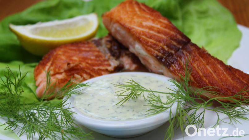 Nicht nur zu gebratenem Lachs passt die süß-säuerliche Sauce. Bild: Bild: exb/Matthias Würfl