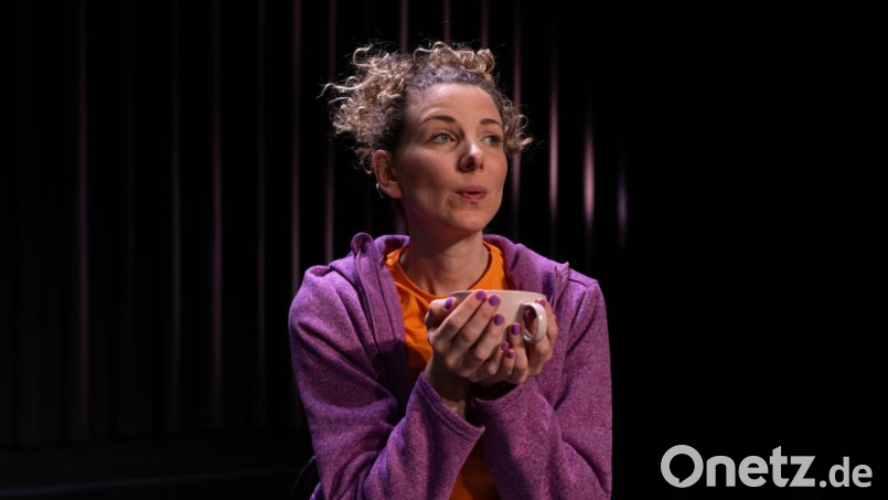 AnnPhie Fritz präsentiert ihr Debüt-Programm „Shanti Schatzi“ in Nabburg. Bild: Marija Sabanovic