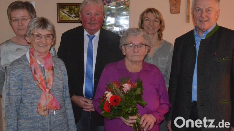 Blumen für das Geburtstagskind von der CSU. Bild: Kunz