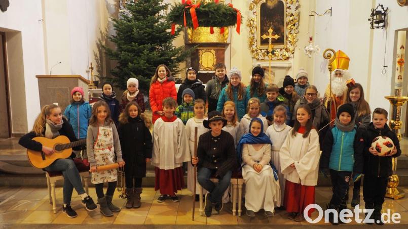 Die Kinder und Jugendlichen begeisterten mit einem modernen Krippenspiel. Bild: gz