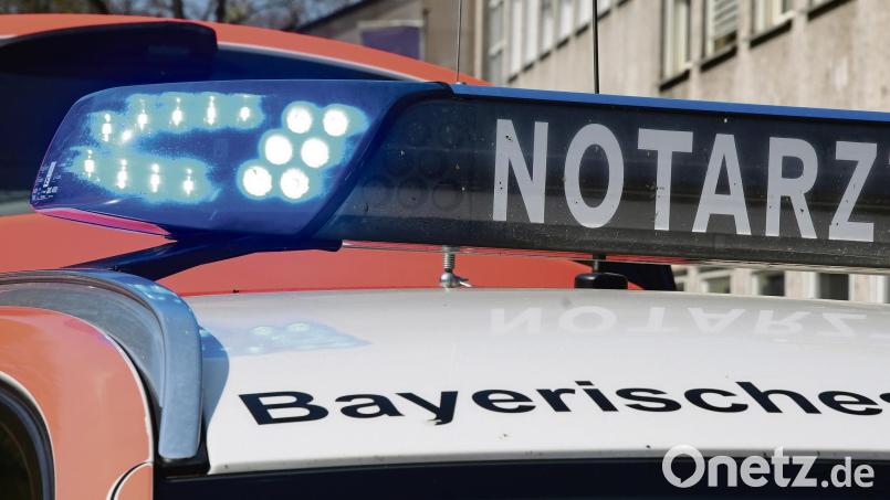 Notarzt im Einsatz. Immer weniger Ärzte erklären sich tatsächlich bereit, bei Nacht und Nebel und bei jeder Witterung hinaus zu fahren. Die Leitenden Notärzte fordern eine deutliche Änderung des bestehenden Systems. Bild: Petra Hartl