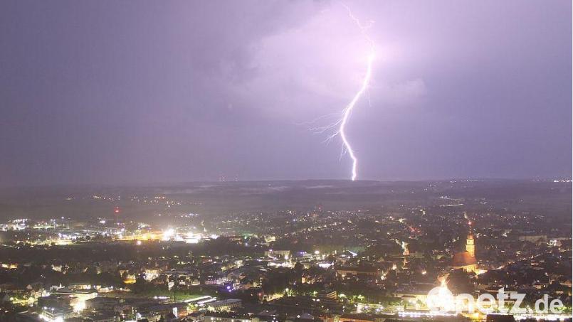 Die Webcam auf dem Turm der Mariahilfbergkirche hielt auch das Unwetter am Fronleichnamstag, 31. Mai 2018, fest. Bild: www.amberg-live.de