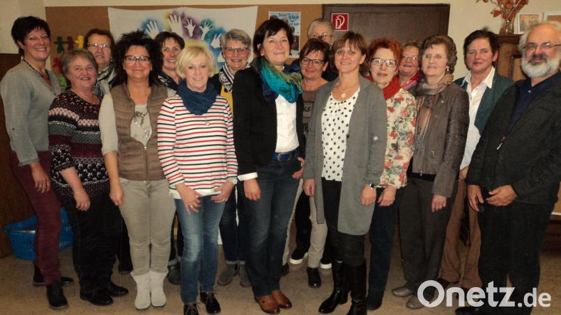 Dieses Team - im Bild mit Pfarrer Heinrich Rosner - führt den Frauenbund durch das Jubiläumsjahr 2019. Bild: ksi