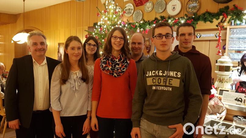 Von links nach rechts: Alexander Riedl, Maria König, Marina Scherm, Julia Scherm, Johannes Hecht, Maximilian Schindler und Andreas Rickauer Bild: twg