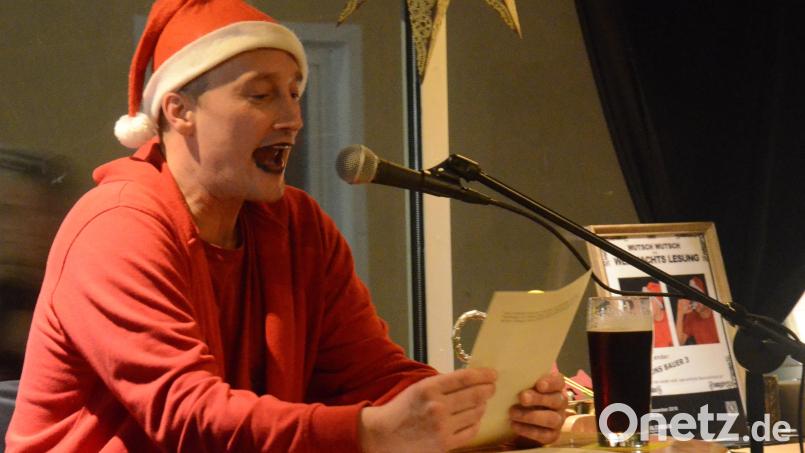 Alfons Bauer 3 verängstigt seine Zuhörer mit Weihnachtsgeschichten. Bild: Kunz