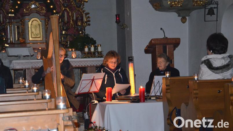 Die Gruppe Irlbacher/Lippert gestaltete das Adventssingen in der Saltendorfer Kirche. exb exb
