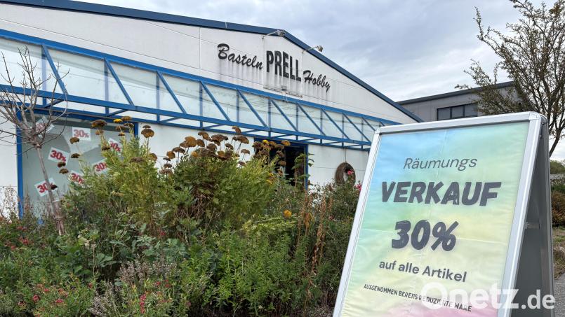 Alles muss raus: Bevor der Bastelladen Prell in wenigen Wochen schließt, läuft eine Rabattaktion. Bild: Nils Ganzmann
