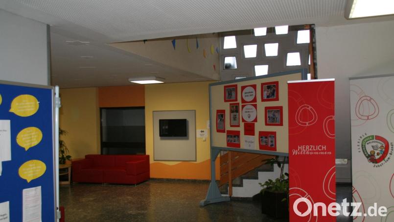 Im Brandfall können Aula und Eingangsbereich der Jobst-vom-Brandt-Schule rasch verraucht sein. Eine Feuerbeschau soll unter anderem klären, ob ausreichend Fluchtwege vorhanden sind. Bild: fpoz