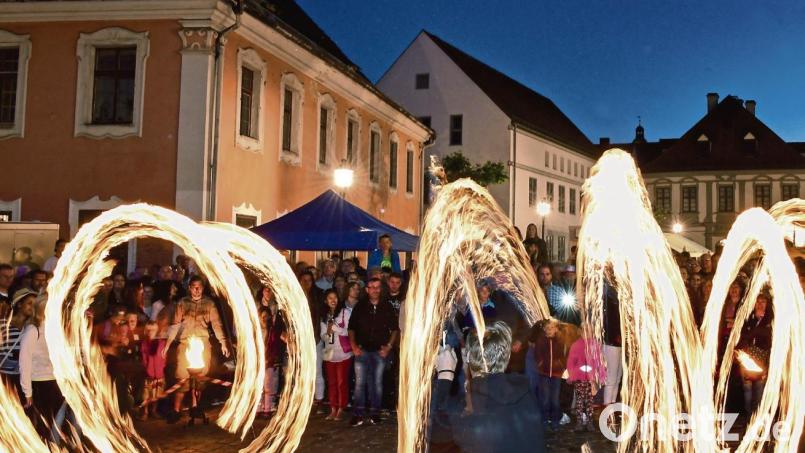 Wenn Amberg feiert, dann gscheit: 2019 verspricht ein Top-Jahr in Sachen Festivitäten zu werden. Dieses Bild entstand bei der Feuershow zum Altstadtfest 2017. Bild: Petra Hartl