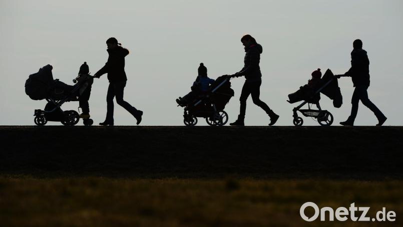 Rekordzahlen beim Kindergeld: die Zahl der Bezieher wird 2019 erstmals die 15-Millionen-Marke übersteigen. Bild: Felix Kästle/dpa