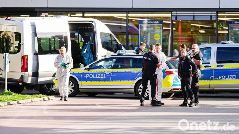 In einem Ratzeburger Supermarkt ist nach Polizeiangaben eine Frau getötet worden. Bild: Marcel von Fehrn/dpa