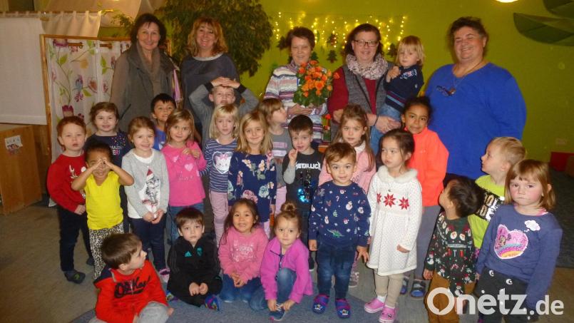 Die Kinder danken Erika Kastner, die sich in den Ruhestand verabschiedet Bild: bk