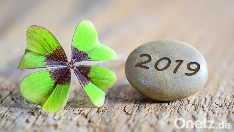 Bevor Sie nach vorne blicken, sollten Sie zunächst einmal einen Schritt zurückgehen und sich erinnern, was in Ihrem Leben schon alles geklappt hat. Bild: Marco2811 – stock.adobe.com