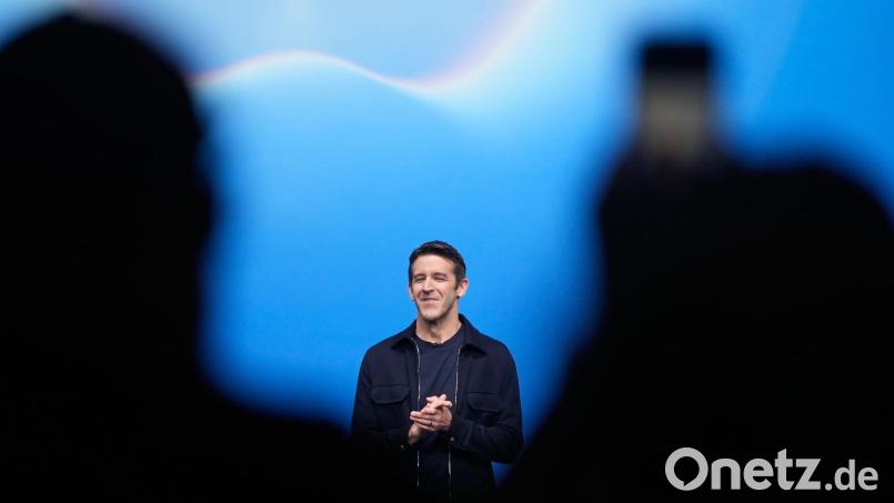 Das aufklappbare iPhone ist die erste große Wette des Konzerns unter dem neuen Chef John Ternus. Bild: Jeff Chiu/AP/dpa