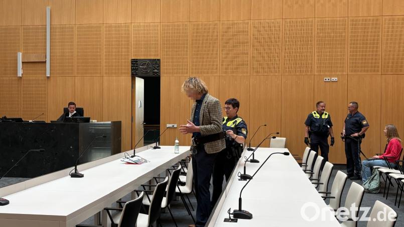 Beim Millionenerbe-Prozess am Landgericht in Weiden ist am Montag plötzlich die Rede von einem Tötungsdelikt durch Unterlassen. Bild: Jonas Pieronczyk