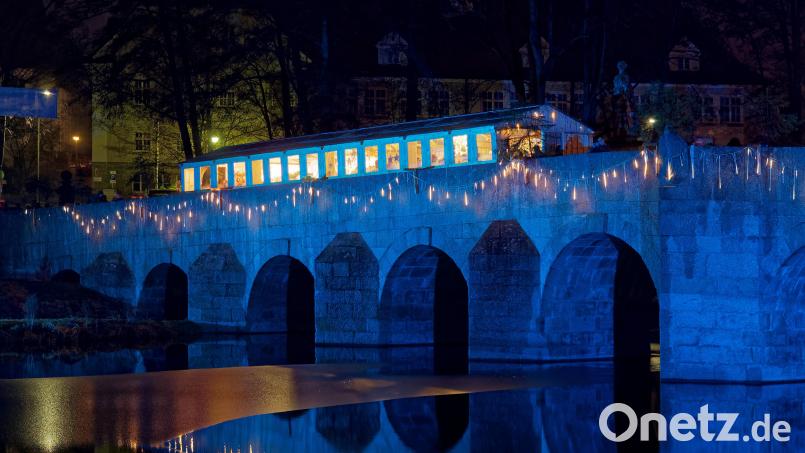 Der Tirschenreuther Weihnachtsmarkt erstrahlte 2018 in der Farbe Eisblau. Bild: tr