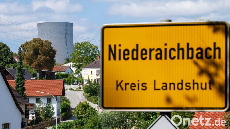 In der Gemeinde Niederaichbach soll ein Batteriegroßspeicher angesiedelt werden. (Archivbild) Bild: Peter Kneffel/dpa