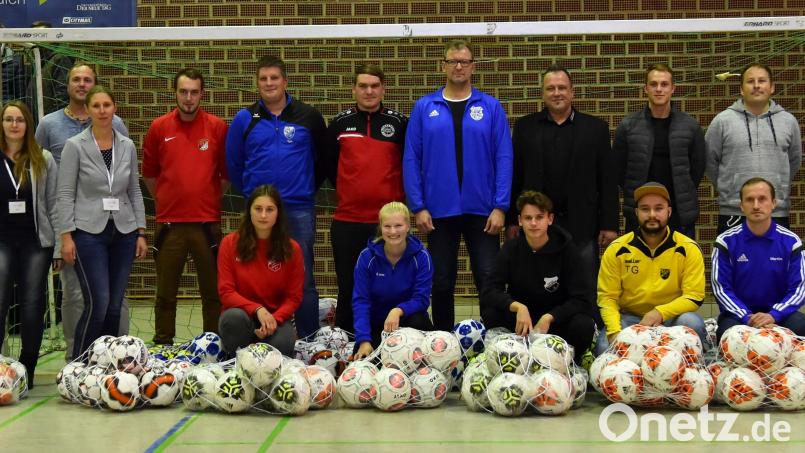 Die Gewinner der 15 Ballnetze. Bild: A. Schwarzmeier