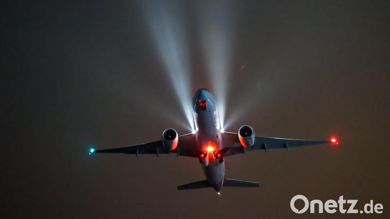 Flugzeuge können am Flughafen in Nürnberg rund um die Uhr starten und landen. (Symbolbild) Bild: Jan Woitas/dpa-Zentralbild/dpa