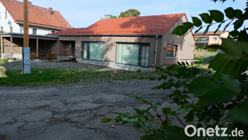 Wenn die Außenanlagen angelegt sind, dann werden die Feierlichkeiten für die Einweihung des neuen Gemeinschaftshauses in Kalmreuth nicht mehr lange auf sich warten lassen. Bild: Fred Lehner
