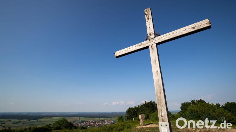 Im vergangenen Schuljahr besuchten 601.000 Schülerinnen und Schüler in Bayern katholische Religion, 264.000 evangelische Religion und 471.000 den Ethik-Unterricht. (Symbolbild) Bild: Daniel Karmann/dpa
