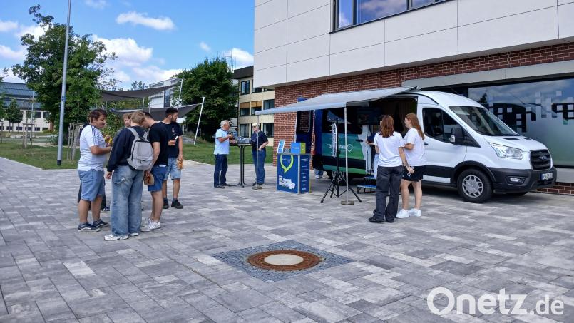 Bei "Redaktion on Tour" haben Leser wie hier in Wiesau die Möglichkeit mit Mitarbeitern von Oberpfalz-Medien ins Gespräch zu kommen. Der nächste Halt ist in Kemnath. Archivbild: szl