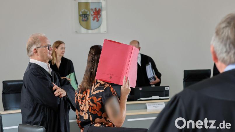 Die Angeklagte sagt im Prozess im Fall Fabian vor Gericht aus. Bild: Bernd Wüstneck/dpa