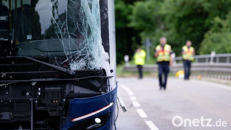 Bei dem Zusammenstoß zweier Busse war ein Schüler gestorben, mehrere Kinder wurden verletzt. (Archivbild) Bild: Sven Hoppe/dpa