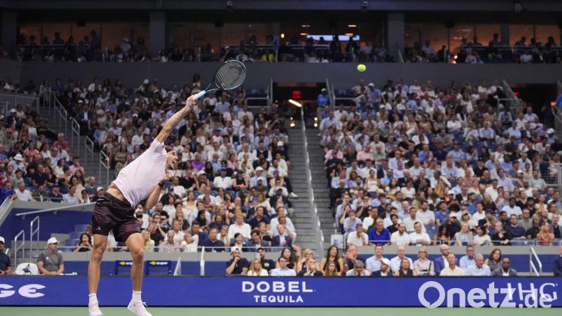 Alexander Zverev schlägt in New York gerne spät auf. Bild: Frank Franklin II/AP/dpa