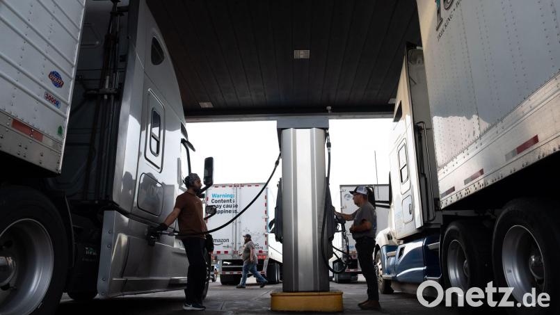 Der US-Preis für Diesel hat die 6-Dollar-Marke erreicht. (Archivfoto) Bild: Jenny Kane/AP/dpa