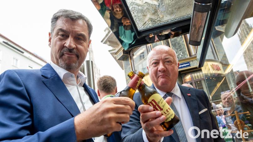CSU-Chef Markus Söder und Österreichs Kanzler Christian Stocker (rechts) pflegen eine gute Beziehung. Am Montag treffen sich bei der Klausur des CSU-Vorstands in München. (Archivbild) Bild: Peter Kneffel/dpa