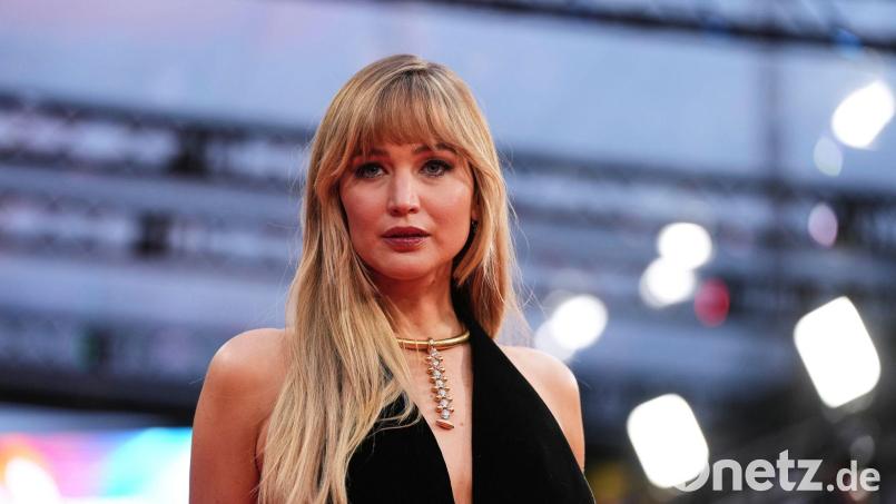 Oscar-Preisträgerin Jennifer Lawrence ist nun bei Instagram - und droht direkt, die Social-Media-Plattform wieder zu verlassen. (Archivbild) Bild: Scott A Garfitt/Invision/dpa