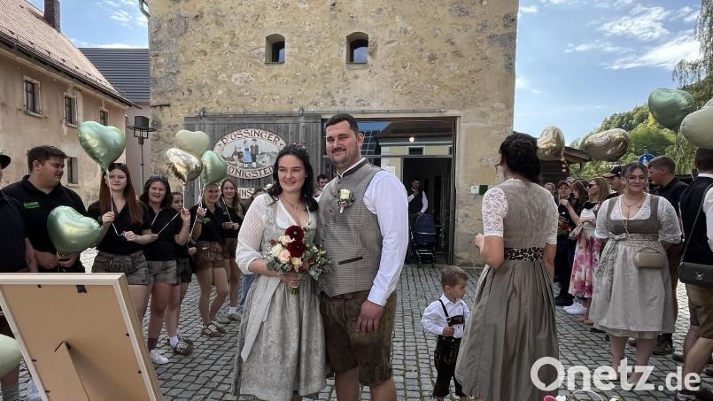 Eine echte Trachtenhochzeit feierten Annalena und Michael Pirner Bild: Heidi Kurz