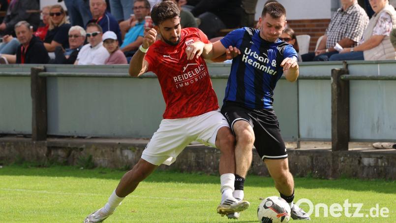 Patryk Bytomski (rechts) erzielte zwei der drei Treffer beim Sieg der SpVgg SV Weiden beim FSV Stadeln. Bild: Sportfoto Zink / Domink Geiswinkler