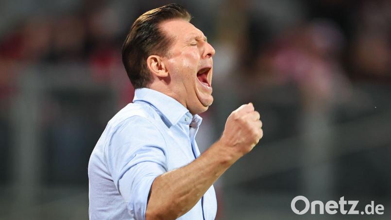 Christian Titz bei der 1:2-Niederlage von Hannover 96 in Nürnberg. Bild: Daniel Karmann/dpa